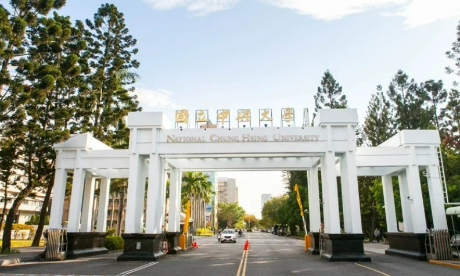 從田間、工廠到醫院，中興大學校長詹富智如何用AI翻轉大學教育？